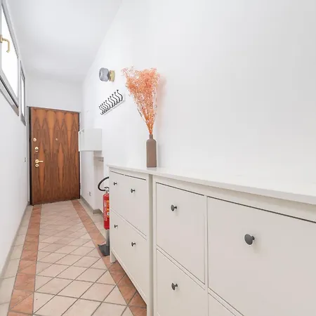 Stunning & 1bdr With Terrace In Cadorna Area By Rentopolis * Milan