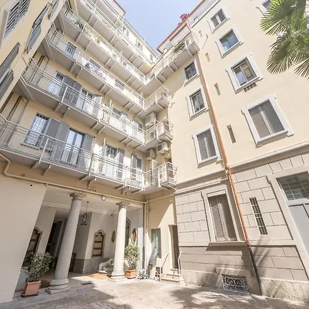 Stunning & 1bdr With Terrace In Cadorna Area By Rentopolis * Milan